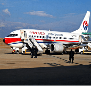 三亚凤凰机场空运航空快运业稳步发展的原因是什么？